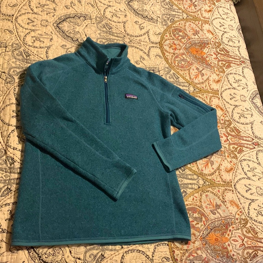 Patagonia 1/4 zip sweater pullover. Darker teal color.